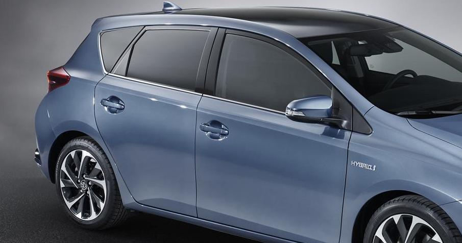 YEN� MAKYAJLI 2015 TOYOTA AUR�S RES�M GALER�S�